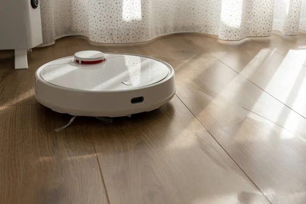 Robot Vacío Limpieza Casa Robot Aspiradora Hogar Moderno Tecnología Limpieza — Foto de Stock