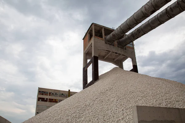 石切り場の建設砂利の生産 理想的な背景 — ストック写真