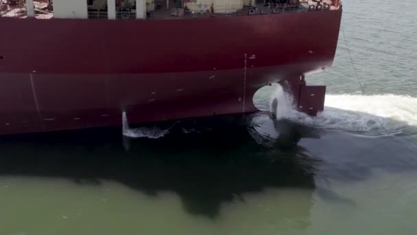 Close Large Propeller Rudder Oil Tanker Ship Water Splash Contrail — Stock videók