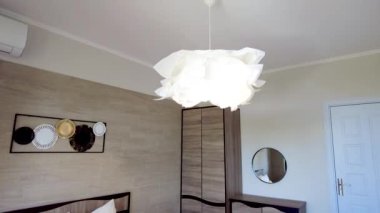 Yeni modern yatak odası. Yeni evim. İç fotoğrafçılık. 