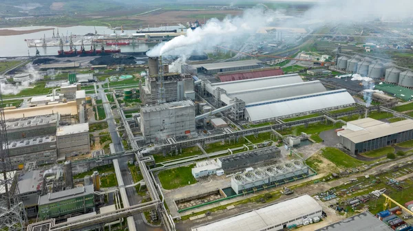 Chemische Fabriek Met Rook Chemische Fabriek Industriële Elektriciteitscentrale Met Schoorsteen — Stockfoto