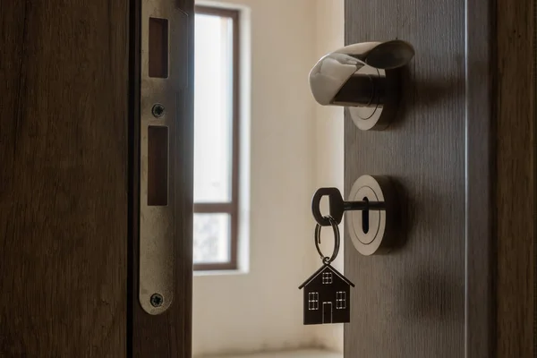 Offene Tür Einem Neuen Zuhause Türgriff Mit Schlüssel Und Selbstgeformtem — Stockfoto