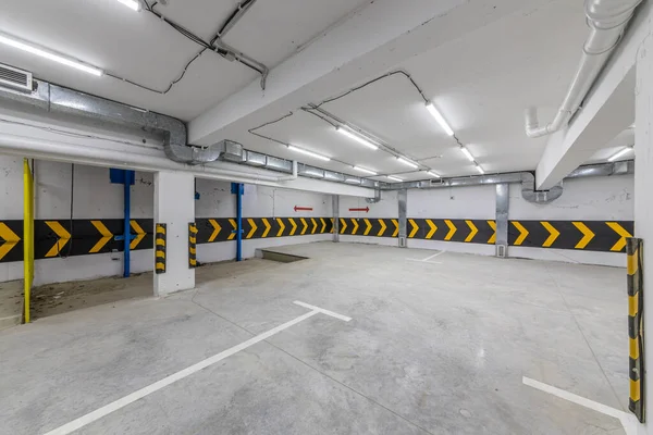 Estacionamento Subterrâneo Vazio Garagem Interior — Fotografia de Stock