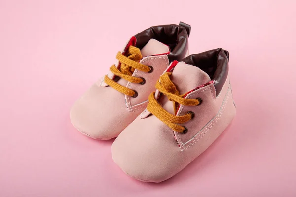 Zapatos Bebé Rosa Sobre Fondo Rosa Moda Para Niños Concepto —  Fotos de Stock