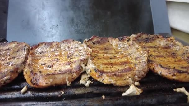 Asar Filetes Cerdo Deliciosos Filetes Jugosos Carne Cocinados Parrilla — Vídeos de Stock