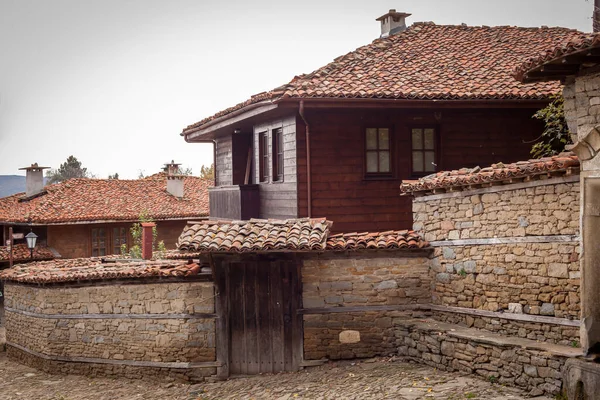 旧木房子里 Zheravna Jeravna 这个村庄是保加利亚民族复兴时期建筑储备 — 图库照片