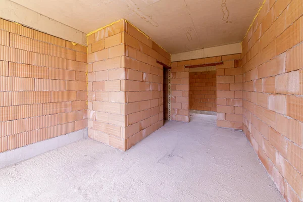 Interior Ruang Bangunan Yang Belum Selesai Sedang Dibangun Brick Dinding — Stok Foto