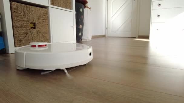 Robot Vacío Limpieza Casa Robot Aspiradora Hogar Moderno Tecnología Limpieza — Vídeo de stock