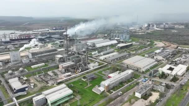 Fábrica Química Com Fumo Planta Química Usina Energia Industrial Com — Vídeo de Stock