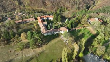 Sokolski Ortodoks Manastırına Havadan Bakış Kutsal Ana 'nın Varsayımı, Gabrovo Bölgesi, Bulgaristan