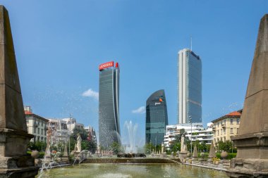 Milan, İtalya 22.07.2023 CityLife Kuleleri. CityLife, İtalya 'nın başkenti Milan' a kısa bir mesafede yer alan bir yerleşim, ticaret ve ticaret bölgesidir.