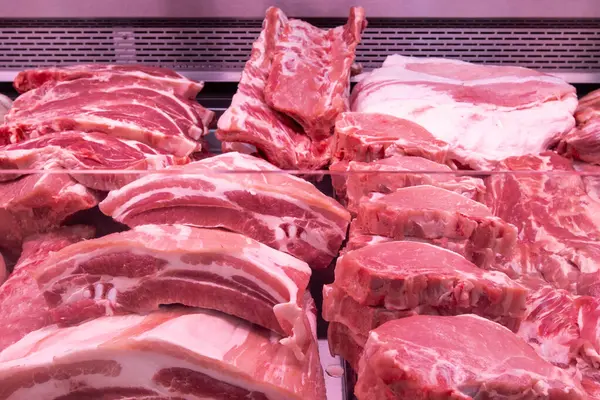 Крупный План Мяса Супермаркете Сырое Мясо Мясной Лавке — стоковое фото