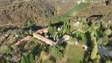 Sokolski Ortodoks Manastırına Havadan Bakış Kutsal Ana 'nın Varsayımı, Gabrovo Bölgesi, Bulgaristan
