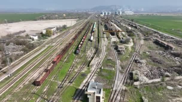 Tren Mercancías Con Vagones Abiertos Trenes Carga Depósito Industrial — Vídeo de stock