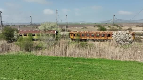 Вид Заброшенных Старых Железнодорожных Вагонов Вокзале Старые Вагоны — стоковое видео