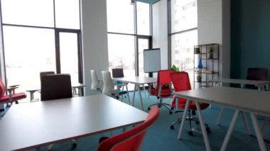 Modern konferans odasının içi. Modern kolej çalışma odası. Temiz ofis, konferans odası.