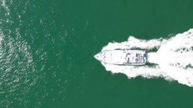 Ariel Sahil Güvenlik 'in sürat teknesinin görüntüsü. Sürat teknesi sınır muhafızları denizde devriye geziyor..