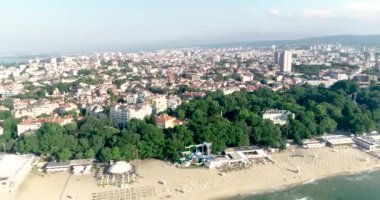 Varna ve sahilin havadan görünüşü. Bulgaristan 'ın deniz başkenti.
