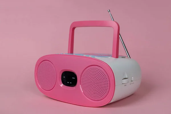 Roze Stereo Mp3 Radio Speler Roze Achtergrond Leuke Kinderradio Speler — Stockfoto