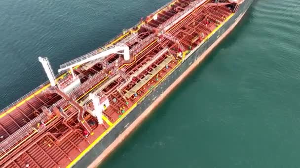 石油タンカーの空中展望が浮かぶ タンカー船の物流 輸送石油 ガス産業 — ストック動画