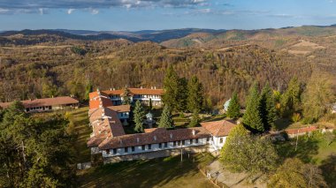Sokolski Ortodoks Manastırına Havadan Bakış Kutsal Ana 'nın Varsayımı, Gabrovo Bölgesi, Bulgaristan