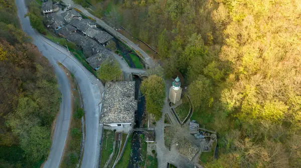 Luftaufnahme Des Architektonischen Ethnographischen Komplexes Etar Bei Gabrovo Bulgarien lizenzfreie Stockfotos