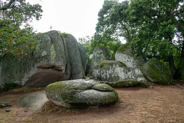 Beglik Tash Begliktash Santuario Rocoso Prehistórico Situado Costa Sur Del Imágenes De Stock Sin Royalties Gratis