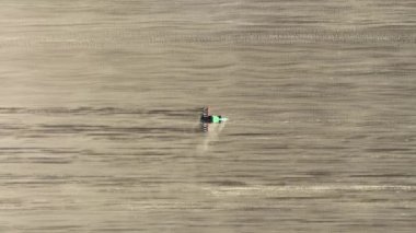 Tarım alanındaki traktör ekiminin en düşük görünümü