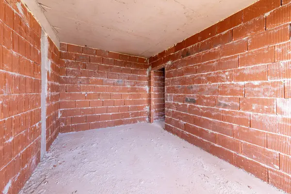 Onafgewerkte Kamer Interieur Van Het Gebouw Aanbouw Bakstenen Rode Muren Stockfoto