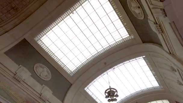 著名的购物中心维托里奥 埃曼努埃莱埃曼努埃莱二世画廊是意大利历史最悠久的购物中心 也是米兰的一个重要地标 — 图库视频影像