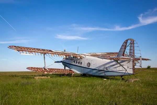 Viejo Avión Abandonado Campo Fotos de stock