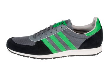 Varna, Bulgaristan - 17 Nisan 2015: Adidas Adistar Racer ayakkabı. Beyaz izole. Ürün görüntüleri