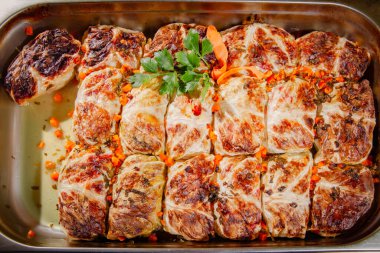 Lezzetli ev yapımı lahana yaprakları, sarmi. Sarmi ve Bulgar geleneksel yemekleri