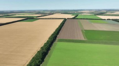 Çeşitli tarım türlerine sahip alanların havadan görünüşü.