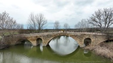 Bulgaristan 'da orta yaş köprüsü. Eski Roma köprüsü