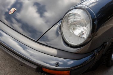Varna, Bulgaristan - 14.09.2024: Eski Porsche 911 Klasik.