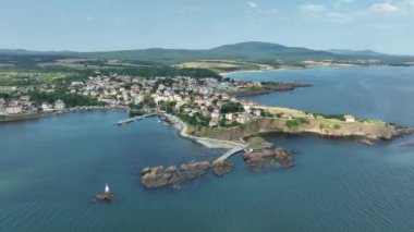Bulgaristan 'ın Karadeniz kıyısındaki Ahtopol sahil kasabasının hava manzarası