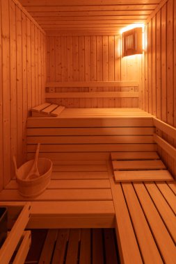 Standart ahşap sauna odası.