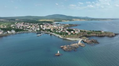 Bulgaristan 'ın Karadeniz kıyısındaki Ahtopol sahil kasabasının hava manzarası