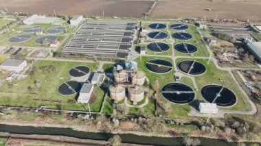 Temizlik İnşaat bir arıtılması için. Atıksu arıtma tesisi.