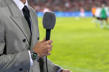 mikrofon görüşme ile haber gazeteci