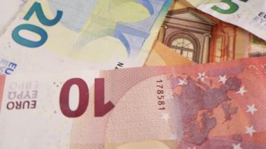 Avro para faturaları kapanır, rotasyon yapılır. AB para banknotları. Banka kredisi. Para konsepti. Avrupa Birliği parası. Enflasyon.