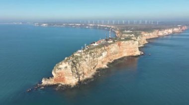 Bulgaristan 'ın Kaliakra Burnu, Karadeniz' in havadan görünüşü. Kaliakra bir doğa koruma alanıdır. Afrika 'dan Doğu ve Kuzey Avrupa' ya büyük bir kuş göçü rotası olan Via Pontica üzerinde yer almaktadır..
