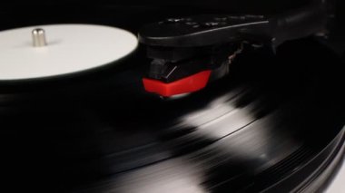 Vinil plakalı vinil turntable. Gramofon kayıt cihazı. Müzik çalmak için geçmişe dönük ses teknolojisi