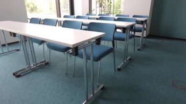 Modern konferans odasının içi. Modern kolej çalışma odası. Temiz ofis, konferans odası.