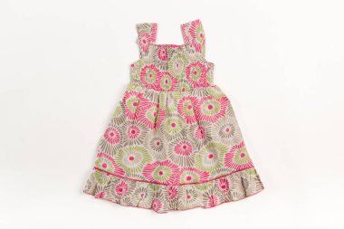 Zarif hafif çocuklar yaz elbisesi. Çiçekli giyin.