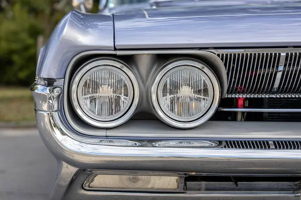 Arka farları kapat, klasik araba. Klasik efekt tarzı resimler. Klasik araba..