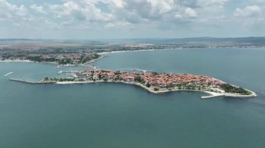 Nessebar, Bulgaristan Karadeniz sahil üzerinde Antik kentin havadan görünümü.