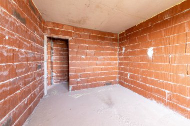  Tuğla Duvarlı ve İnşaat Altında Beton Tavanlı Bitmemiş Dairenin İçi İnşaat, Gayrimenkul Geliştirme, Endüstriyel Mimarlık Arkaplan