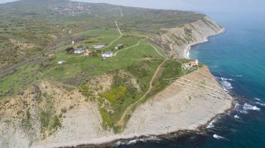 Emine Burnu'nun havadan görünümü. Cape Emine, Bulgaristan'ın Karadeniz Kıyısında yer alan bir deniz yolu. Cape Emine Avrupa yürüyüş rota E3 bitiş noktasıdır